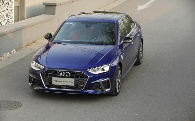 豪华动感奥迪a4l,奔驰c260和奥迪a4l试驾对比