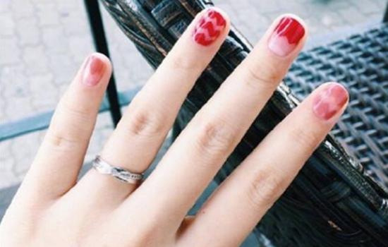 指甲又宽又扁如何美甲大拇指,长美甲和短美甲哪个好看