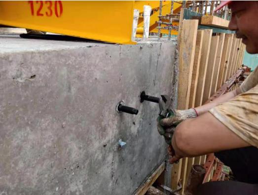 新型悬挑式脚手架施工流程,新型悬挑脚手架孔洞不漏水