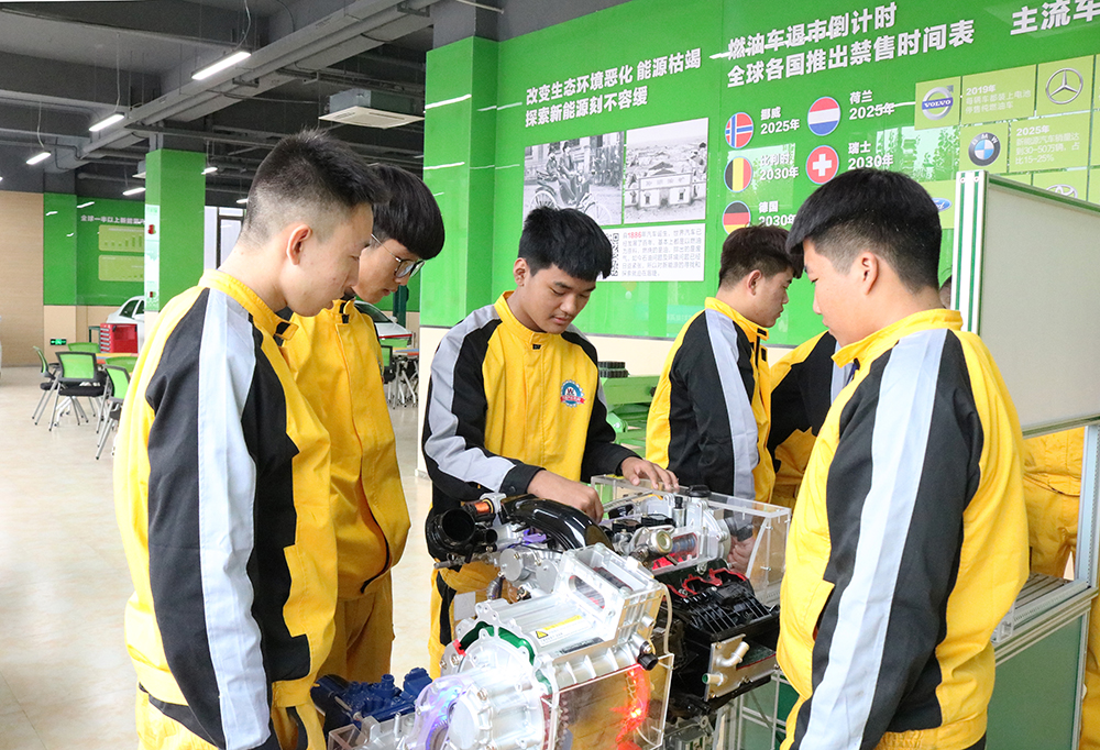 看故障码修车,汽车故障码检测仪