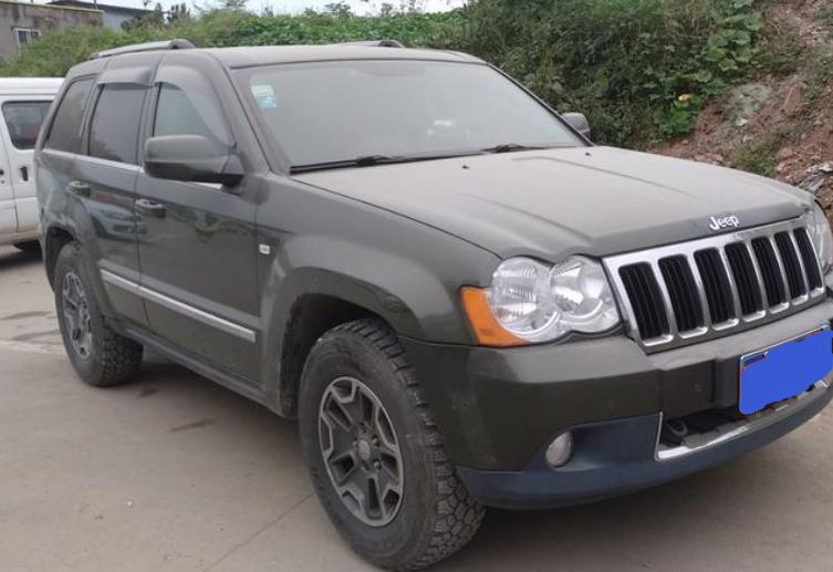 10年前60万买的5.7L大切诺基,如今8万还难卖,车钥匙更“朴素”