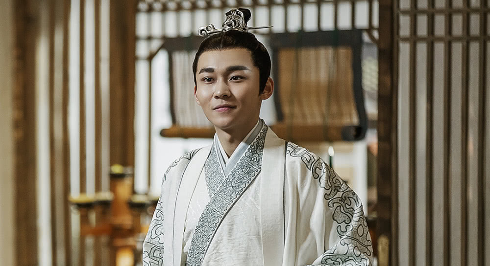 刘怡潼谈及关晓彤,关晓彤刘怡潼视频