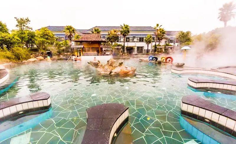 曲靖金麟湾温泉多少钱一个人,曲靖温泉价格最低的温泉村