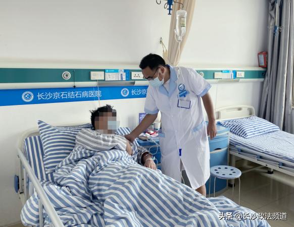 一跑步肾就疼原来是有结石,经常跑步得了肾结石