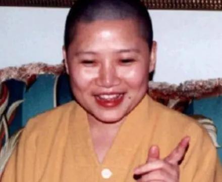 李娜从一代歌后去哪了,李娜看破红尘削发为尼