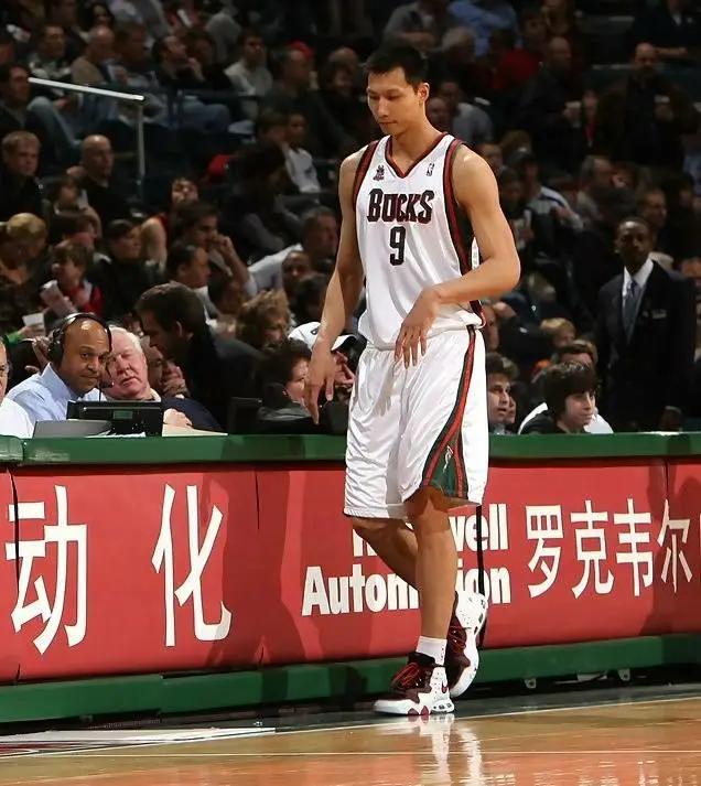 易建联nike篮球签名,nike易建联1代