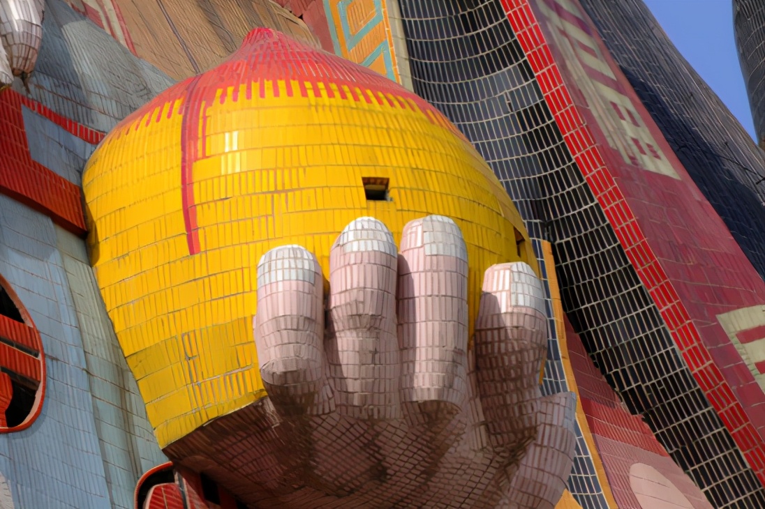 从荆州关公到贵州女神：中国建筑为啥越建越大、越建越土？