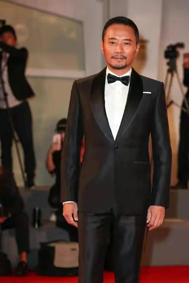 老了和年轻时不一样的男明星,早过了30岁却满满少年感的男明星