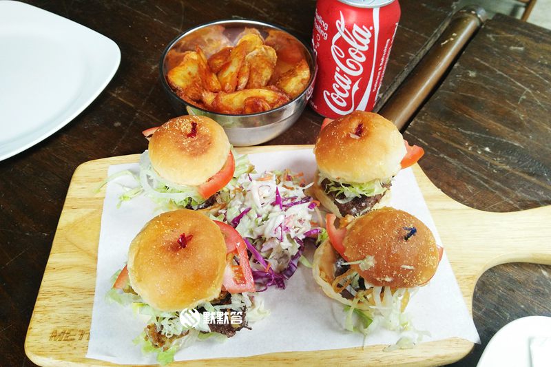 SteamPunk比脸大汉堡和比手小的迷你汉堡，今天想选哪个？