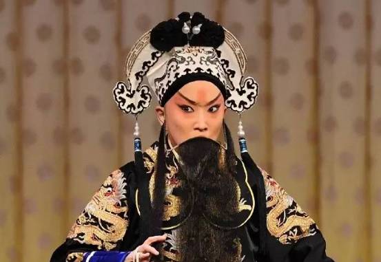 一个只争第一的姑娘，在台上扮男人却成了“头牌”