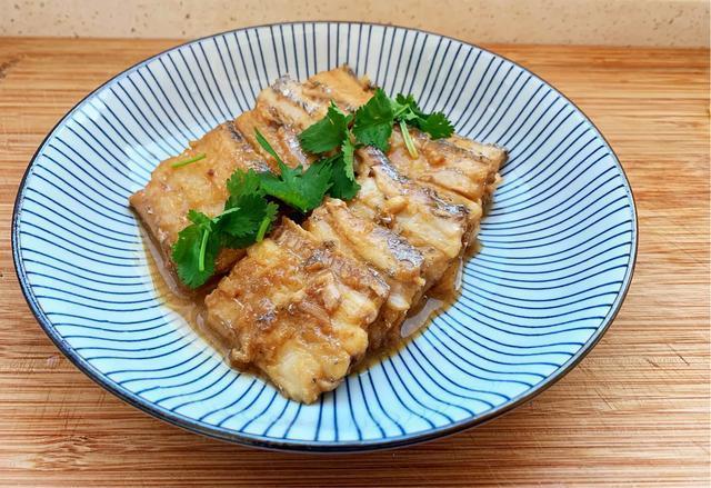 家焖刀鱼，海边人家常做法，肉嫩味鲜还不腥，方法很简单