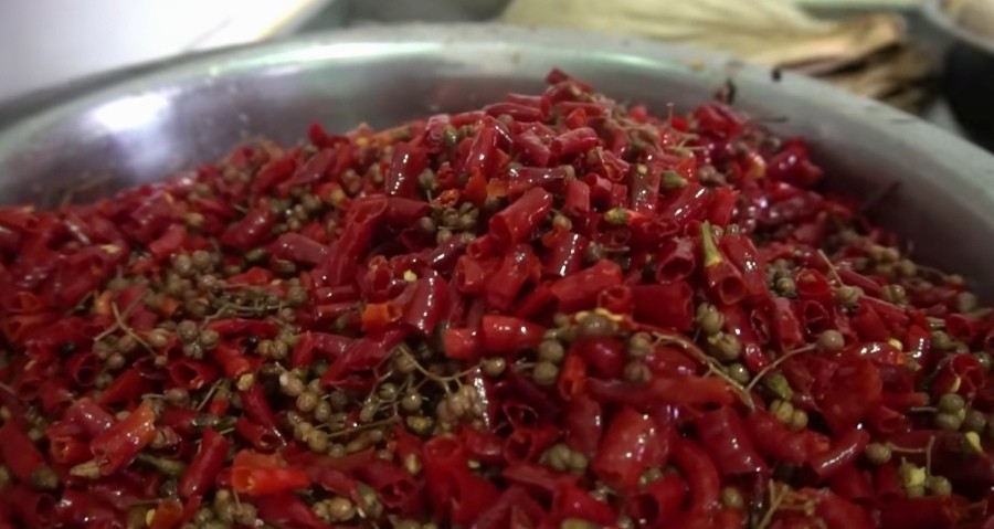 陕西小伙卖小吃炸鸡,陕西小伙子卖烤鸡