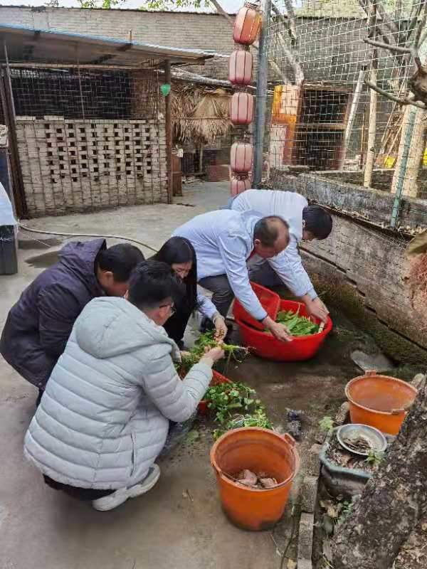 第三服务队,选取企业与服务队共同走访