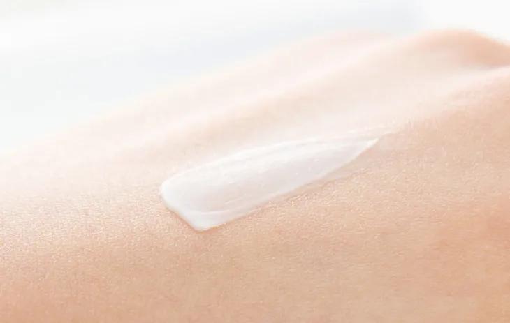 百年老牌马应龙又放大招，把眼纹收拾得服服帖帖，没有年龄感