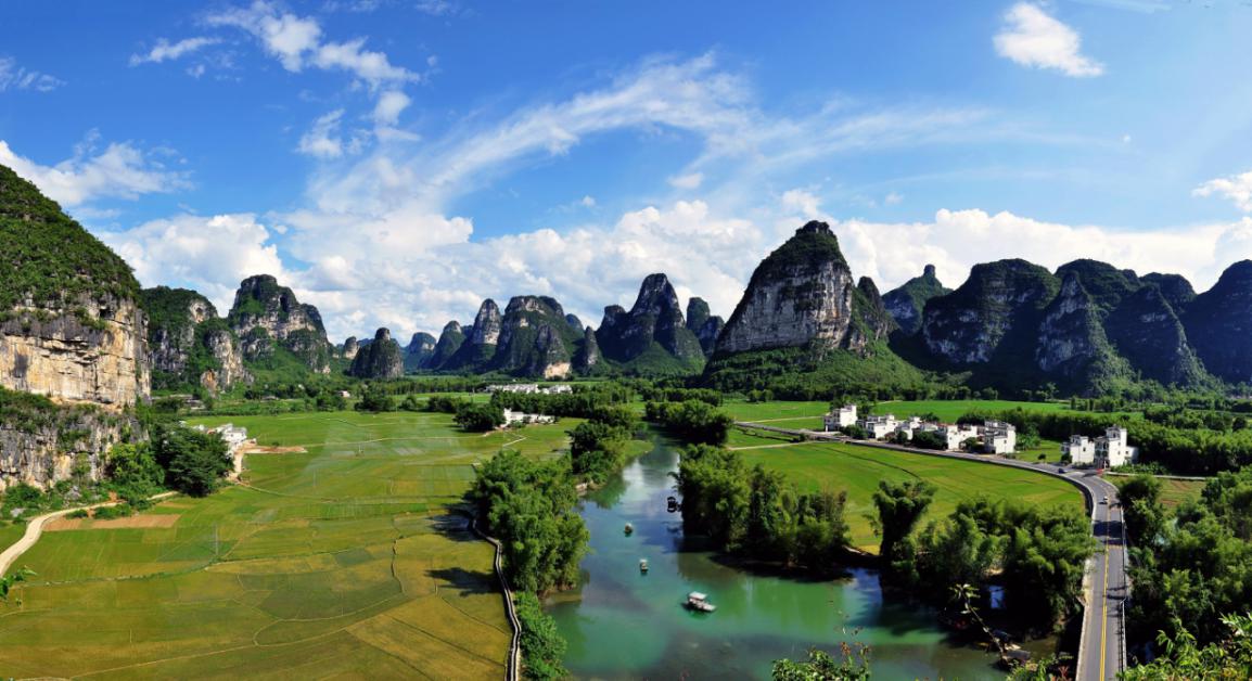 崇左穿越大山的道路,崇左漫步田间