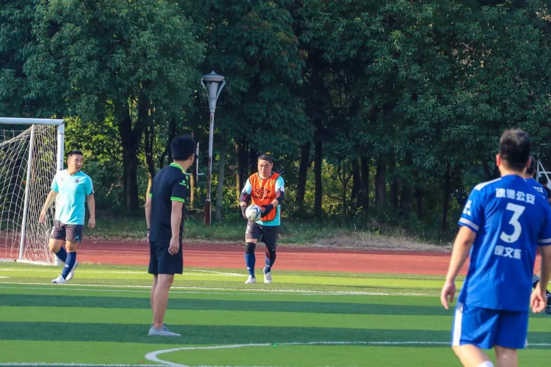 以球会友传情谊增进交流展风采,以球会友推动蓬勃发展