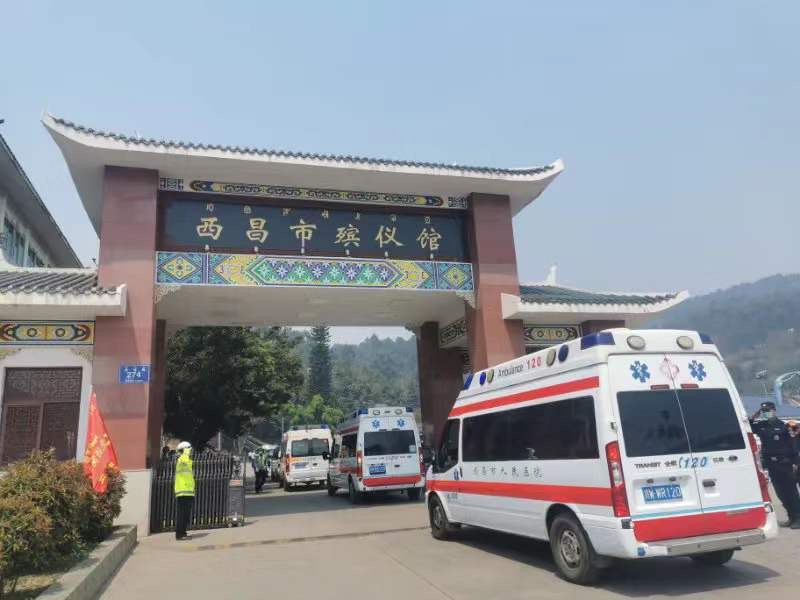 凉山大火幸存消防员再次救火,凉山木里大火幸存队员回营