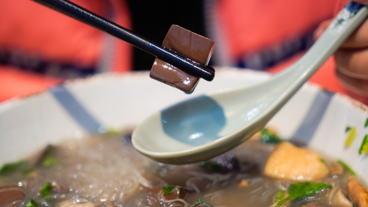 夫子庙鸭血粉丝哪家最正宗带菜,南京鸭血粉丝吃这几家就够了