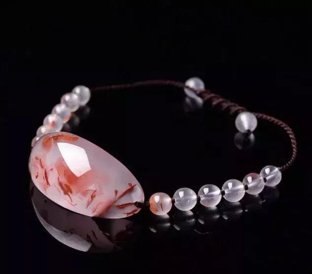 戴起来最舒服的腕饰是它！不是手镯，更不是手串，猜到了吗？