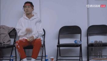 刘浩存看易烊千玺眼神,易烊千玺看王源演唱会