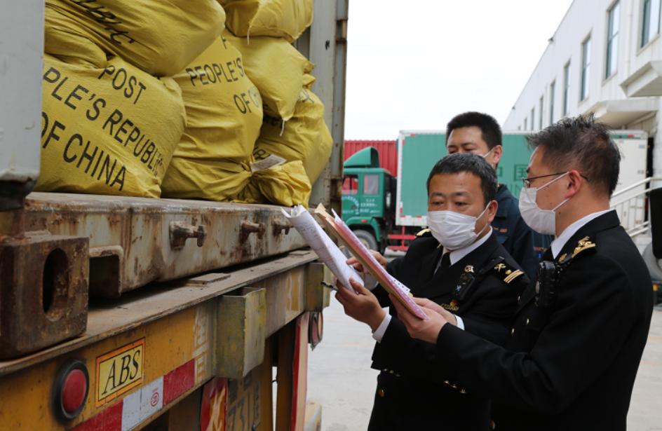 同舟共济 多措并举 青岛邮政开通中美海运邮路