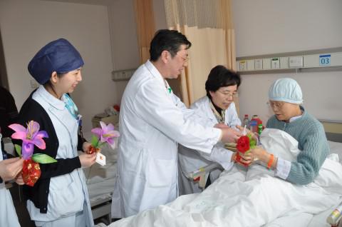 一谈到去医院心情非常压抑紧张,一说上医院心就慌