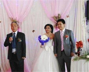 新郎父亲教科书般的致辞视频,婚宴新郎父亲致辞简短大气版