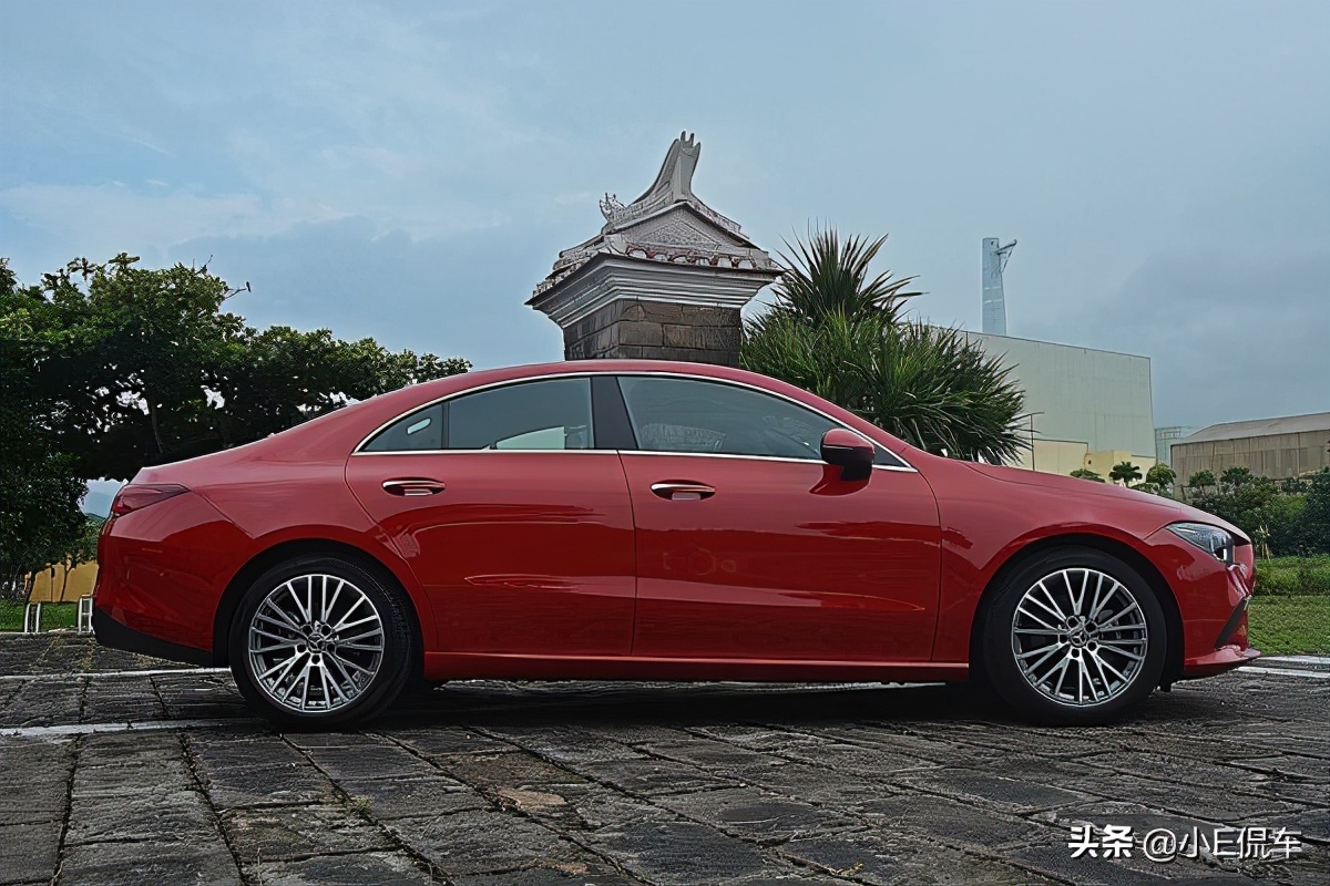 奔驰cla200动感和时尚的区别,新款奔驰cla200试驾视频