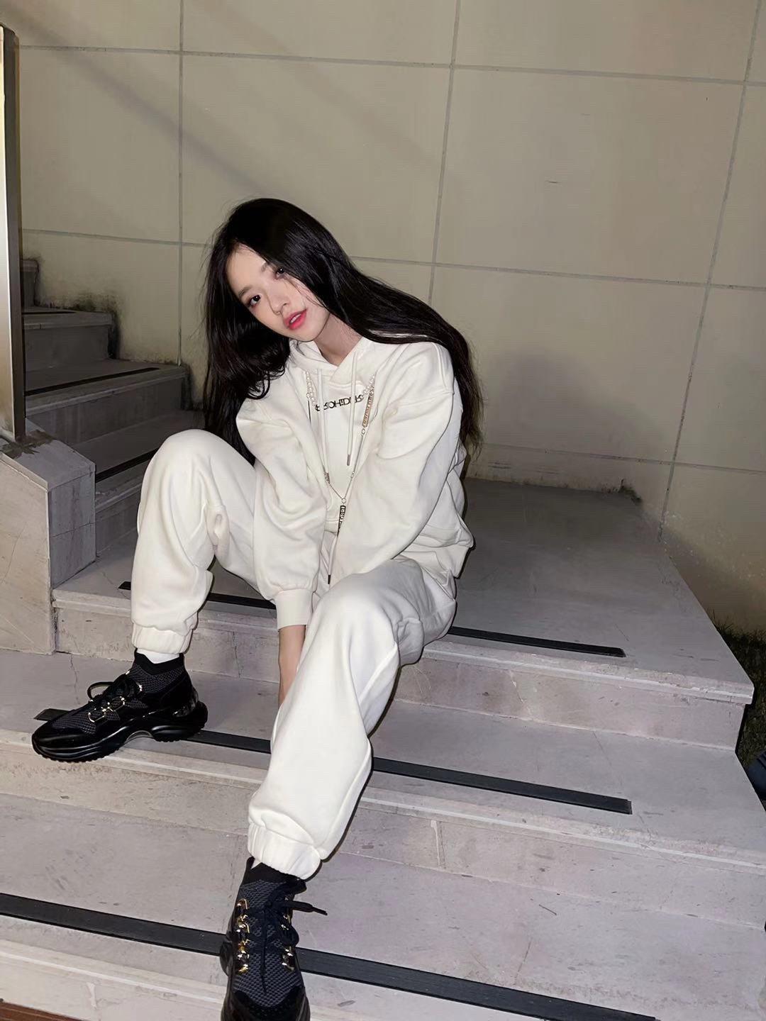 林允穿搭卫衣,林允黑色卫衣搭配图片