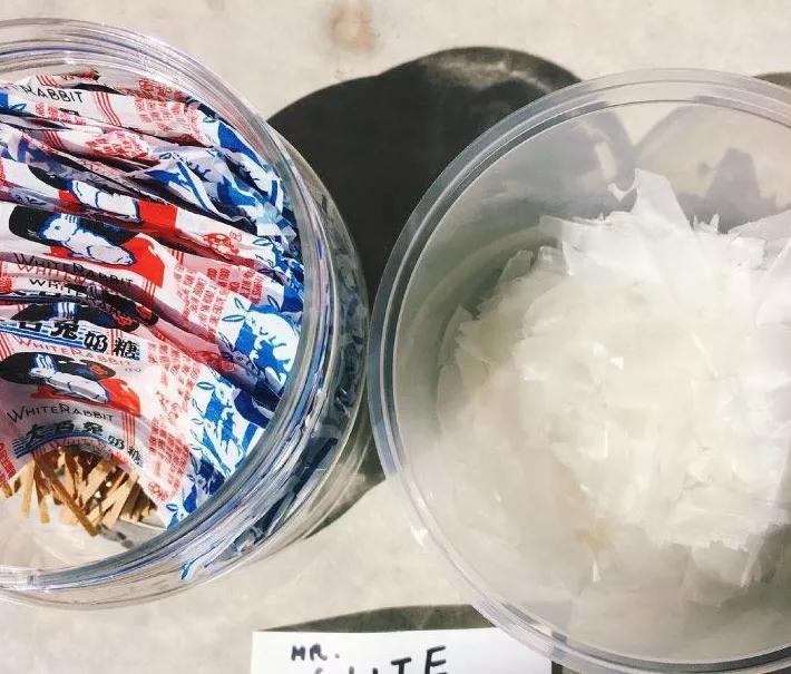 老外都爱来中国买手机壳？看完我笑吐了：谢谢外国友人提供致富路