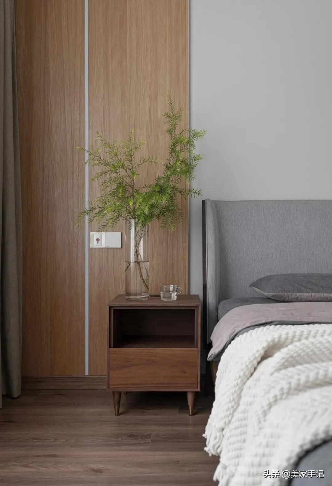 简单的白色原木色小家温馨又惬意,治愈系清新原木风的家