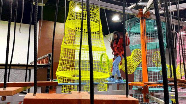 滑滑梯和蹦床乐园,弹力空间蹦床滑梯