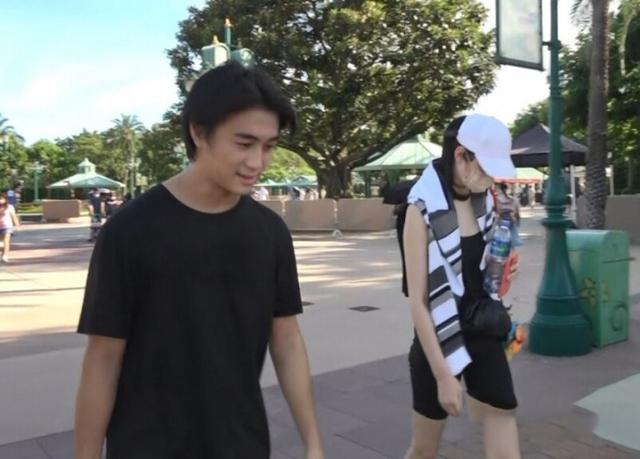 何超仪何鸿燊同台,何超仪最闹腾的视频