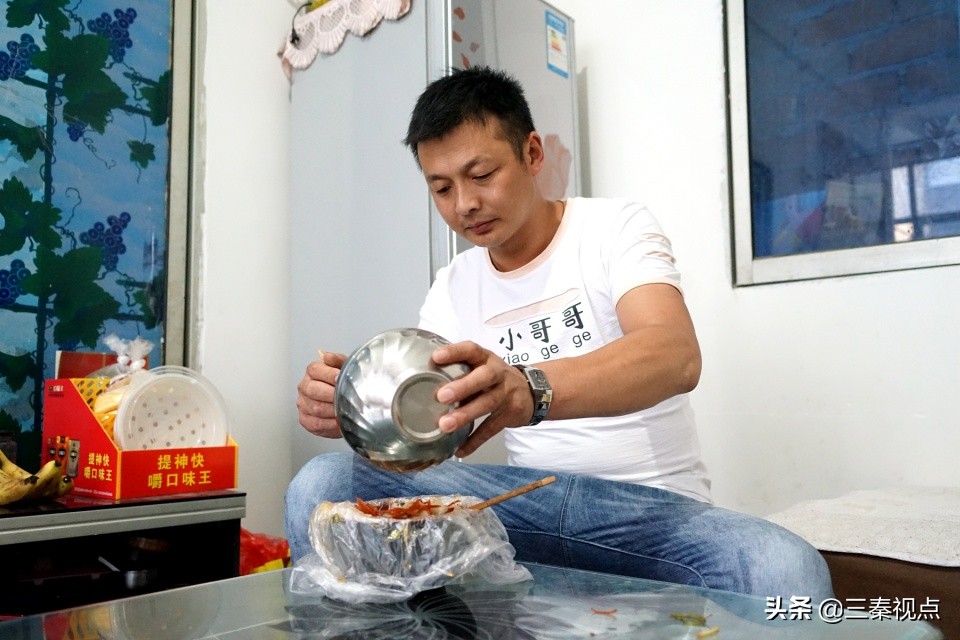 帅气小伙去夜店,小伙开夜场