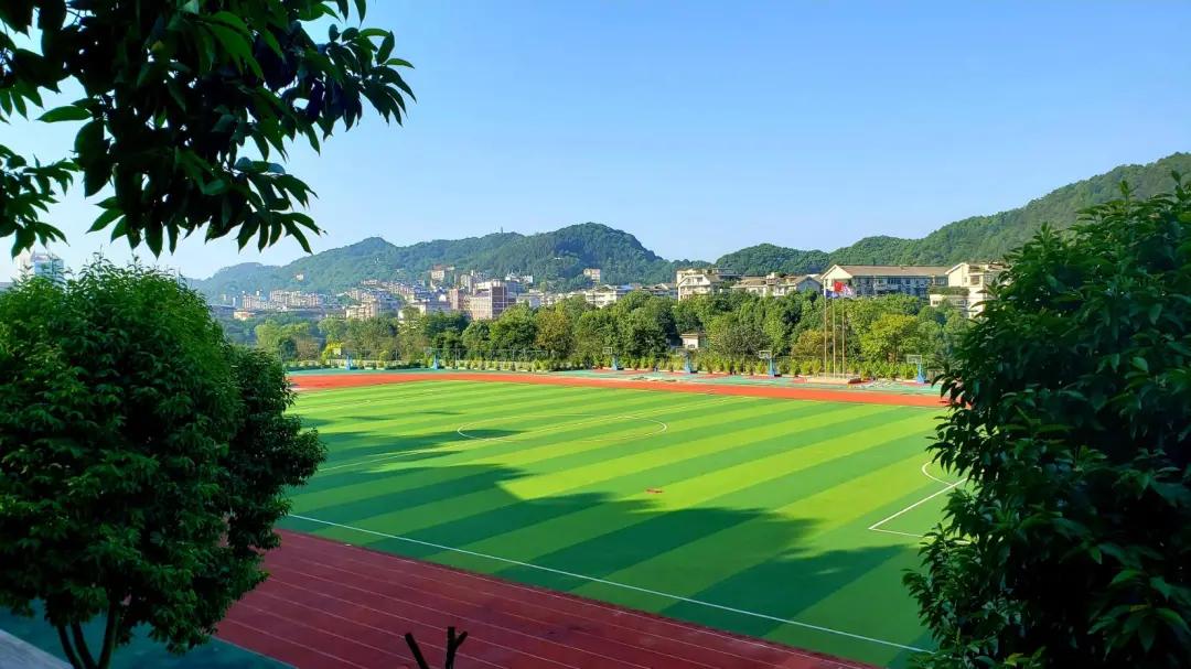 「南山苍翠二外荣光」——八千里路云和月：一座学校的史诗