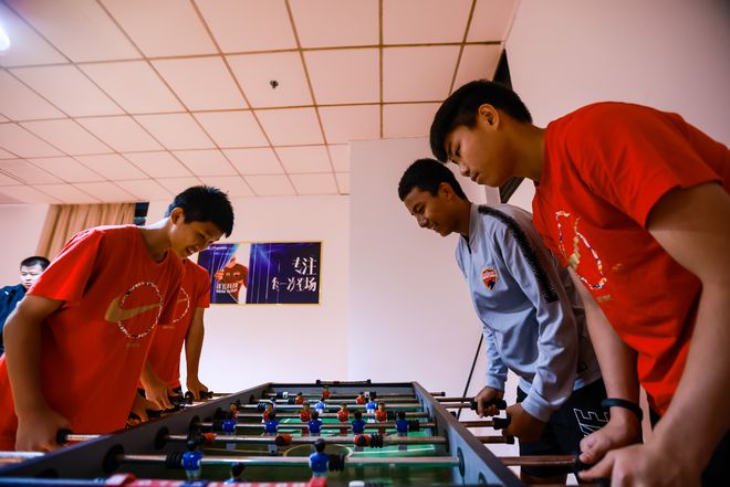 比肩梅西的球员,比肩梅西的中国巨星