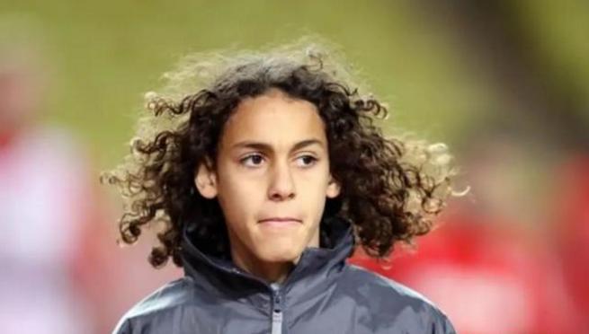 曼联新签球员桑乔将穿7号球衣,曼联传奇7号杰登桑乔