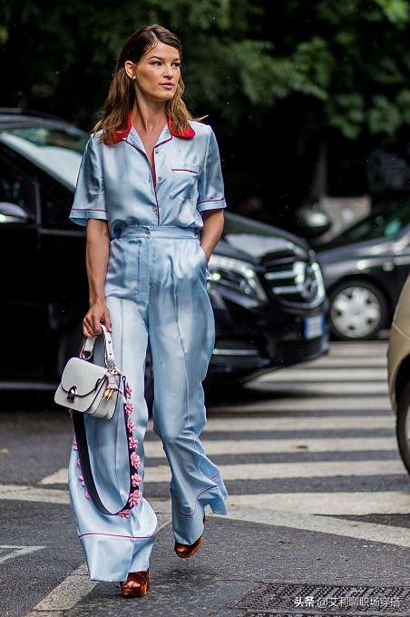 春节宅家睡衣当道，家居服也能时尚又舒适，明星示范居家时髦风