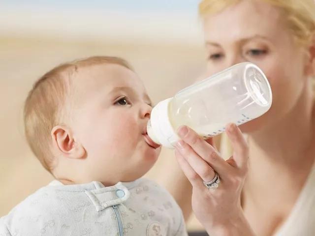 婴儿配方奶粉知识问答集锦,婴幼儿配方奶粉出问题