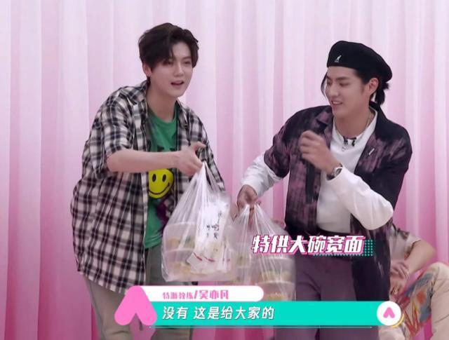 圈内公认的顶流男明星,他曾是红极一时的明星