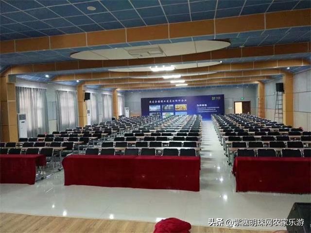 全靠8根钢柱支撑的玻璃栈道你敢挑战吗？保定狼牙山泽疆公寓酒店