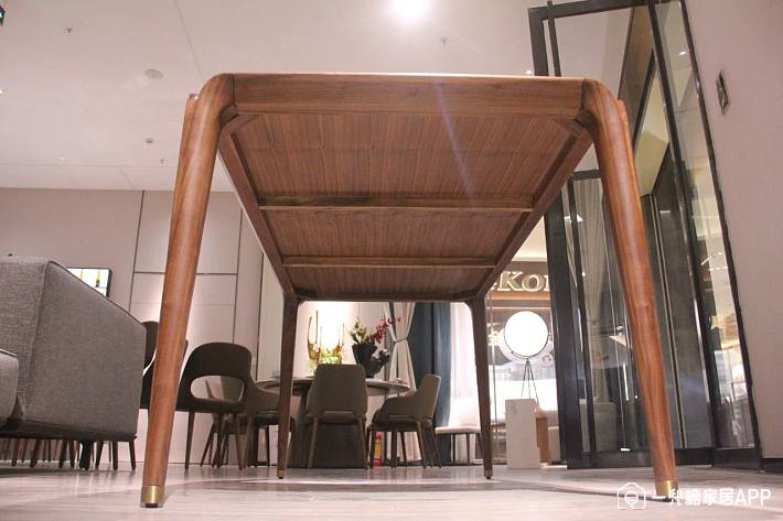 精致轻巧省空间，让你的餐厅韵味十足丨华师傅传匠实木餐桌测评