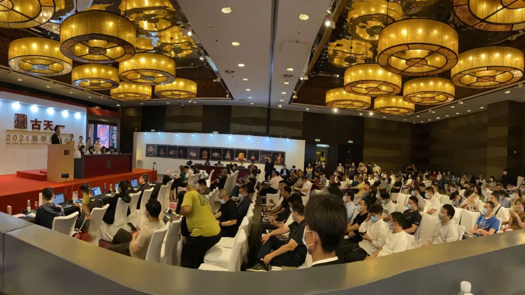 古天一2003年秋拍玉器成交记录,2023年竞价过亿拍品成交现场