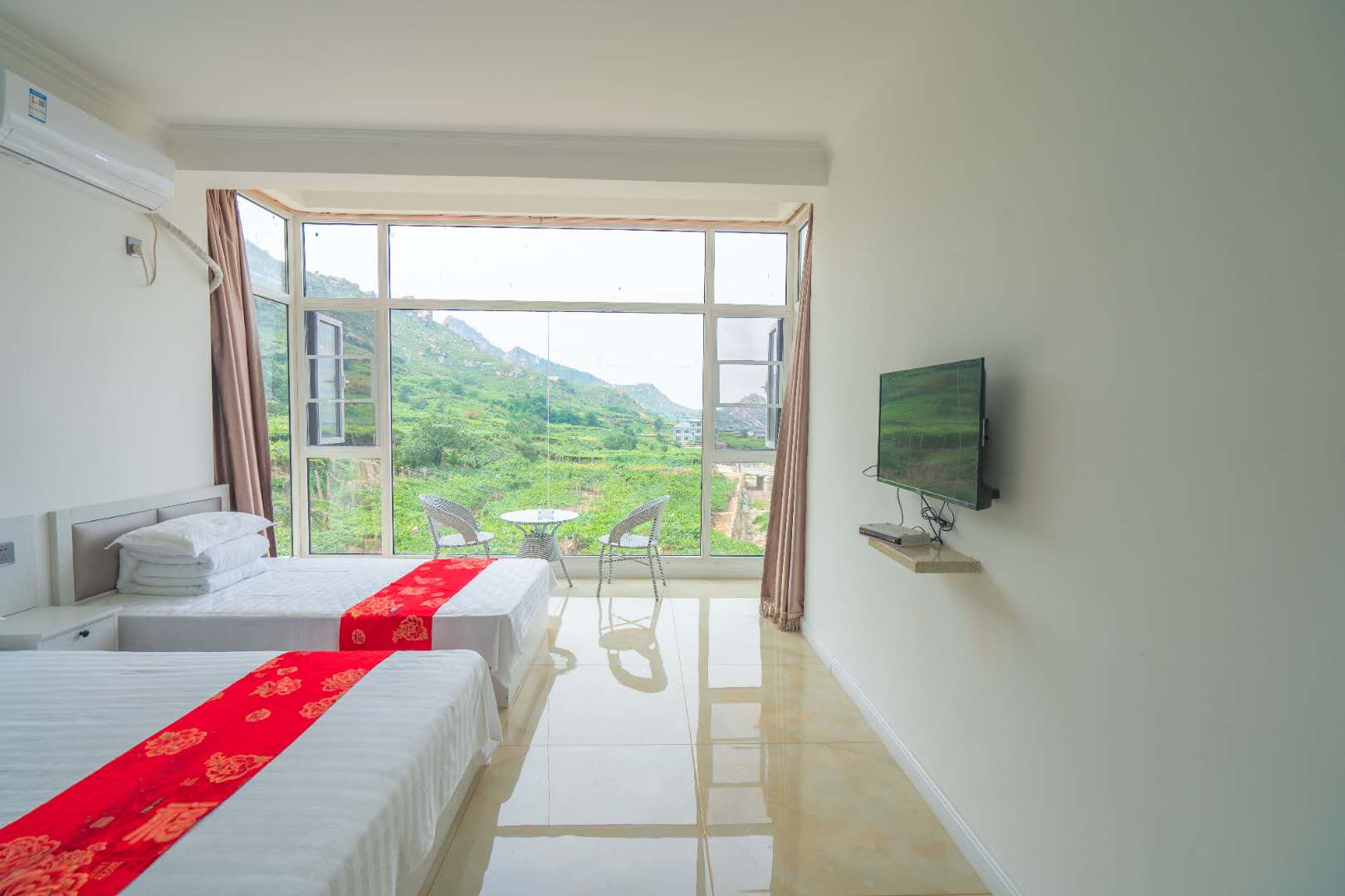 秦皇岛葡萄小镇农家院,昌黎葡萄沟吉祥吃住一体农家院