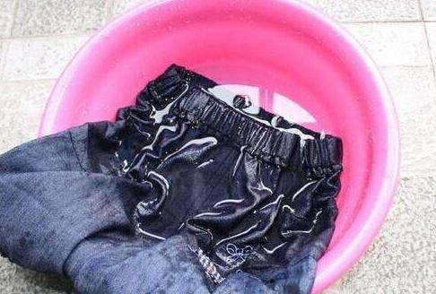 牛仔裤褪色用什么方法解决,牛仔裤褪色了怎么补救