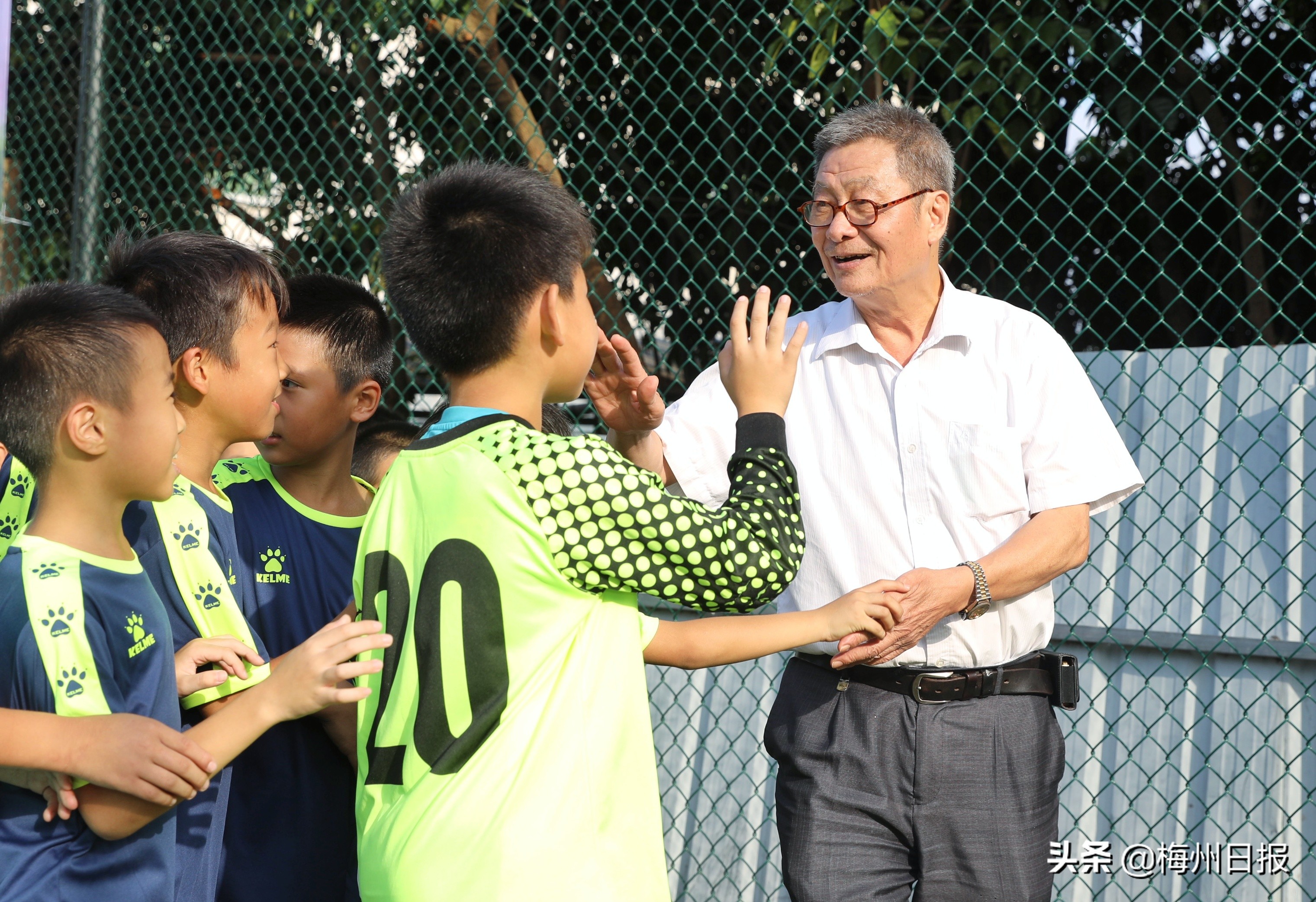 梅江区专业足球场,梅江区西郊智能足球场