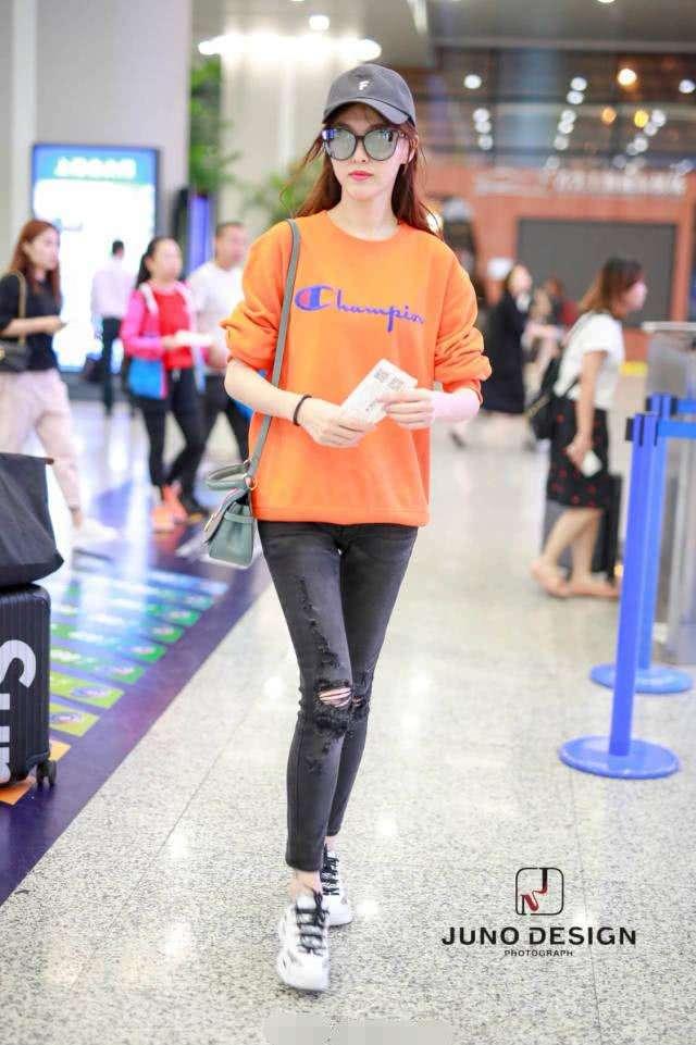 每个人都有冠军梦,冠军champion短袖全是logo