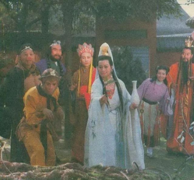 观音的玉净瓶和老君的八卦炉，谁的法宝更厉害？你看孙悟空咋说