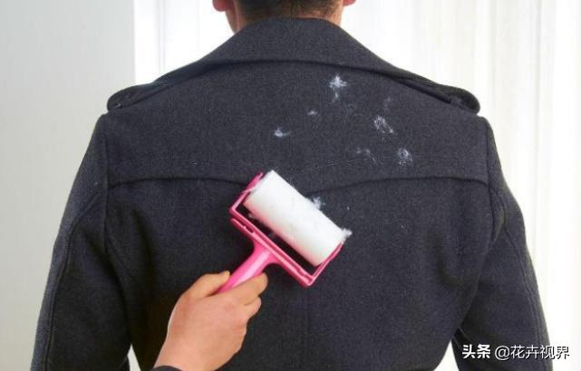 衣服粘毛没有工具怎么处理,衣服粘毛不用愁