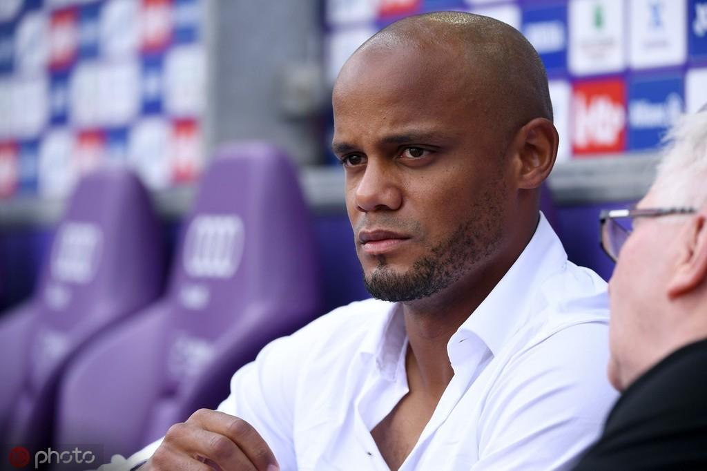 武磊玩fifa足球世界,fifa22武磊脸型